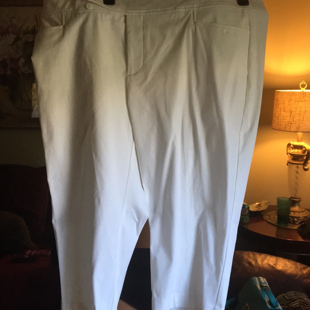 BRAND NEW NEVER WORN. Chaps white capris.